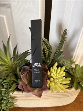 LES Beauty Felt Tip Liquid Eyeliner In Ultra Black - NIB